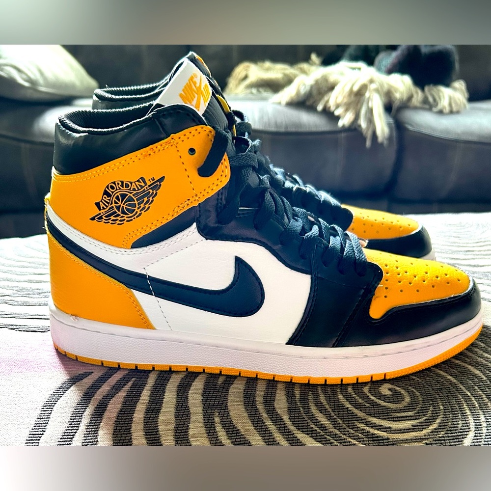 Air Jordan 1 Retro High OG Yellow Toe - Size 9.5